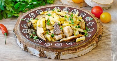 Картошка с белыми грибами жареная на сковороде