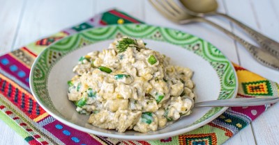 Салат из печени трески с рисом