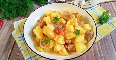 Картошка со свининой в мультиварке