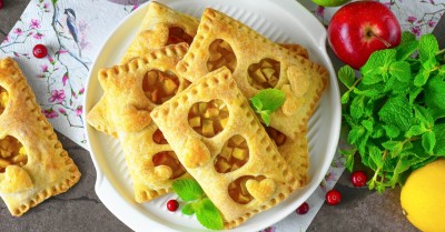 Слойки в аэрогриле из слоеного теста с яблоками