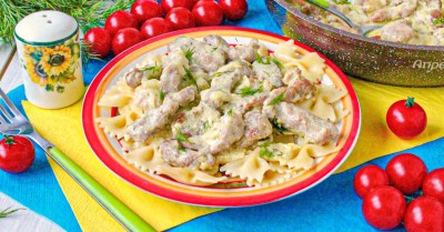 Бефстроганов из свинины со сметаной