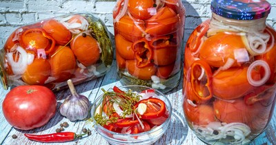 Маринованные помидоры на зиму с луком и болгарским перцем