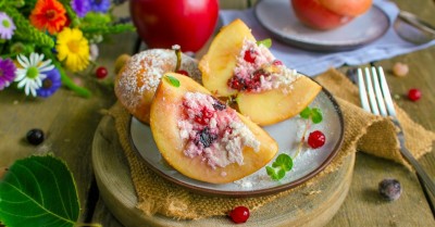 Фаршированные яблоки в духовке