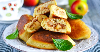 Пирожки с яблоками жареные на сковороде
