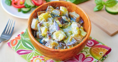 Баклажаны тушеные в сметане с чесноком