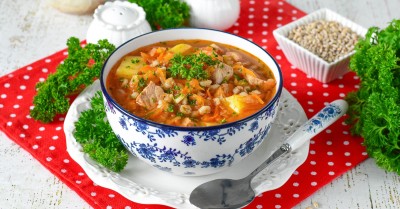 Щи уральские из квашеной капусты с перловкой