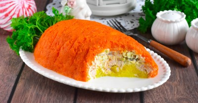 Салат Морковка с копченой курицей пасхальный
