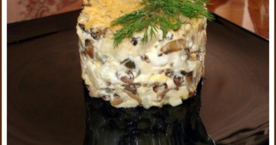 Салат с солеными огурцами, яйцами и шампиньонами