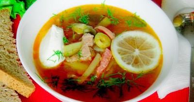 Суп солянка со свининой и сосисками
