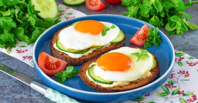 Бутерброд с майонезом и огурцом