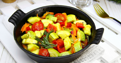 Кабачки постные тушеные с овощами на сковороде