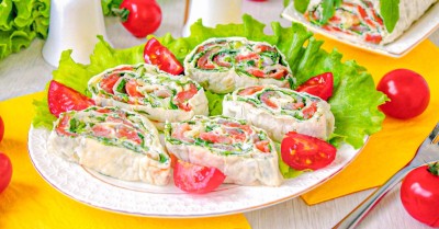 Рулет из лаваша с форелью