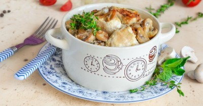 Курица в сливках в духовке с грибами