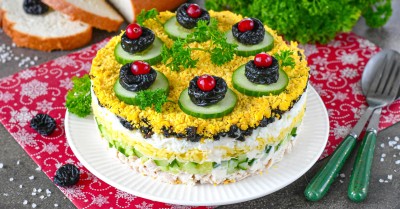 Дамский каприз салат из курицы с сыром и черносливом