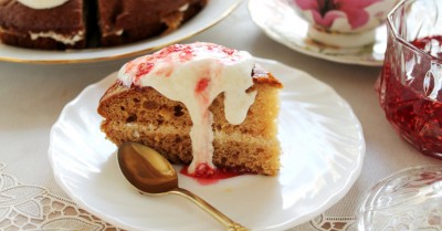 Пирог на кефире со сметанным кремом