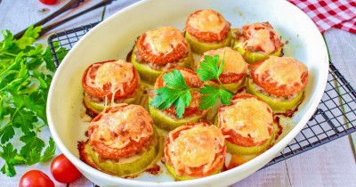 Кабачки в духовке с фаршем сыром и помидорами