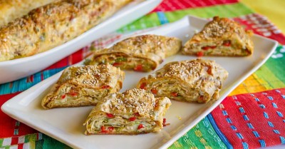 Лаваш с творогом и плавленым сыром в духовке