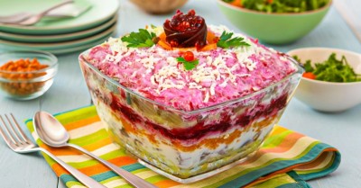 Селедка под шубой с яблоком и яйцом классическая