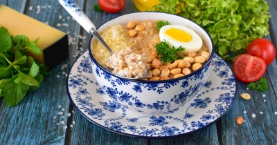 Соленая овсянка с сыром и яйцом