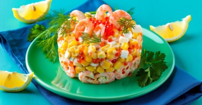 Салат Царский с креветками и красной икрой