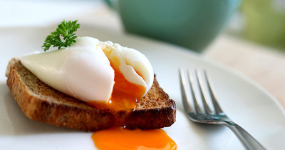 Сколько варить яйца в мешочек