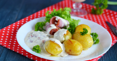 Картошка с сыром и беконом в духовке по швейцарски
