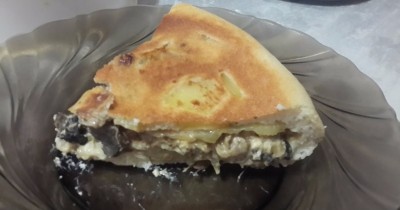 Наливной пирог с белыми грибами и плавленым сыром