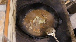 Опята с гречкой рецепт. recept grechki po kupecheski s opyatami v kazane 1588286271 8 min. Опята с гречкой рецепт фото. Опята с гречкой рецепт-recept grechki po kupecheski s opyatami v kazane 1588286271 8 min. картинка Опята с гречкой рецепт. картинка recept grechki po kupecheski s opyatami v kazane 1588286271 8 min. Гречневая каша сама по себе очень полезная и вкусная, а в сочетании с грибами – ей нет равных по питательности среди других каш. Она насыщается ароматом опят, что делает блюдо ещё более вкусным.