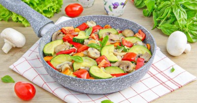 Кабачки с шампиньонами на сковороде
