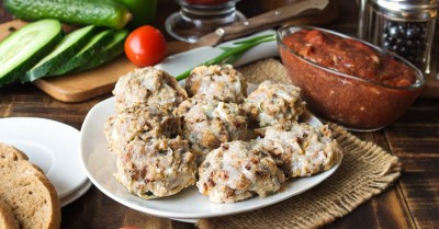 Ежики из фарша в кастрюле