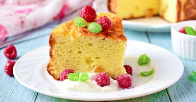 Классическая запеканка из творога с изюмом в духовке