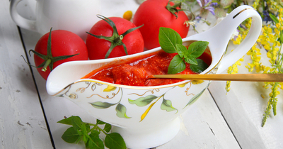 Соус из сметаны и томатной пасты для овощей