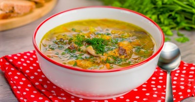 Щи из кислой квашеной капусты с грибами