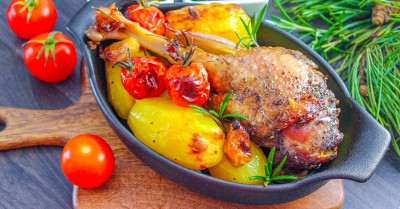 Гусь кусочками с картошкой в духовке