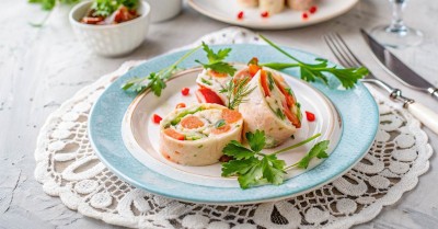 Лаваш с красной рыбой и творожным сыром рулет