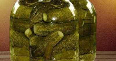 Соленые огурцы с хреном и листьями вишни без уксуса на зиму