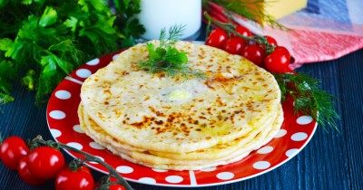 Хачапури на кефире с яйцом на сковороде с сыром
