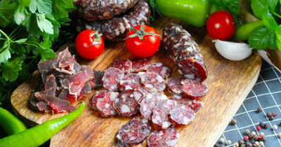 Как очистить колбасу