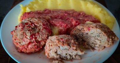 Тефтели из свинины с рисом и томатной пастой