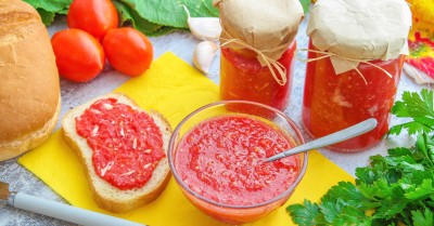 Классическая хреновина с помидорами без варки на зиму