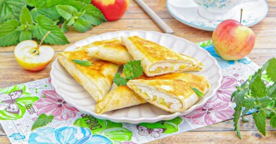 Треугольники из лаваша с творогом