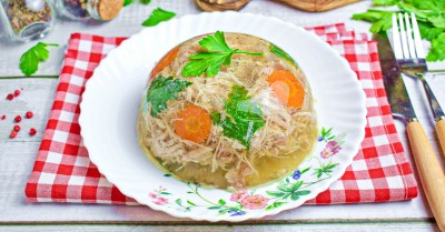 Холодец из рульки свиной и курицы новогодняя закуска 2026
