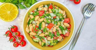 Салат из фасоли с кинзой с пикантной заправкой