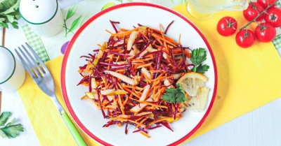 Салат из свежей свеклы и моркови