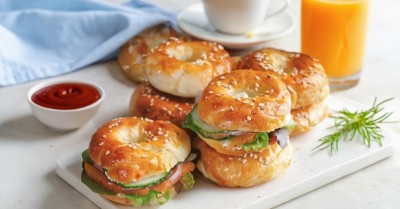 Бейгл с творожным сыром и семгой