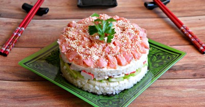 Торт суши слоями с красной рыбой