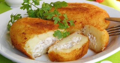Пирожки из картошки с маринованными шампиньонами и сыром