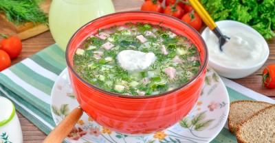 Классическая окрошка на сыворотке с колбасой