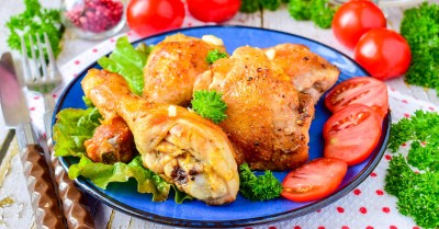 Курица с чесноком на сковороде жареная