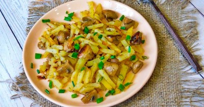 Жареная картошка с грибами шампиньонами на сковороде